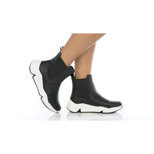 NIB Ecco Women’s Sneaker Chelsea Boot Size 37